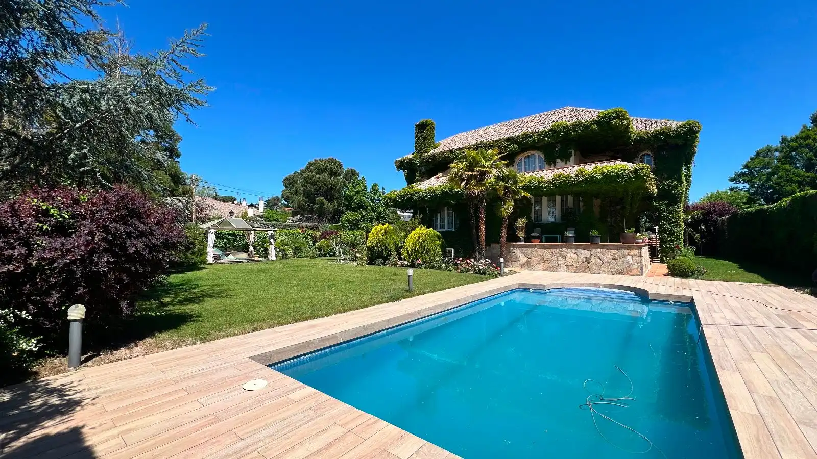 Jardí de Casa o xalet en venda en Villanueva de la Cañada amb Aire condicionat, Calefacció i Terrassa