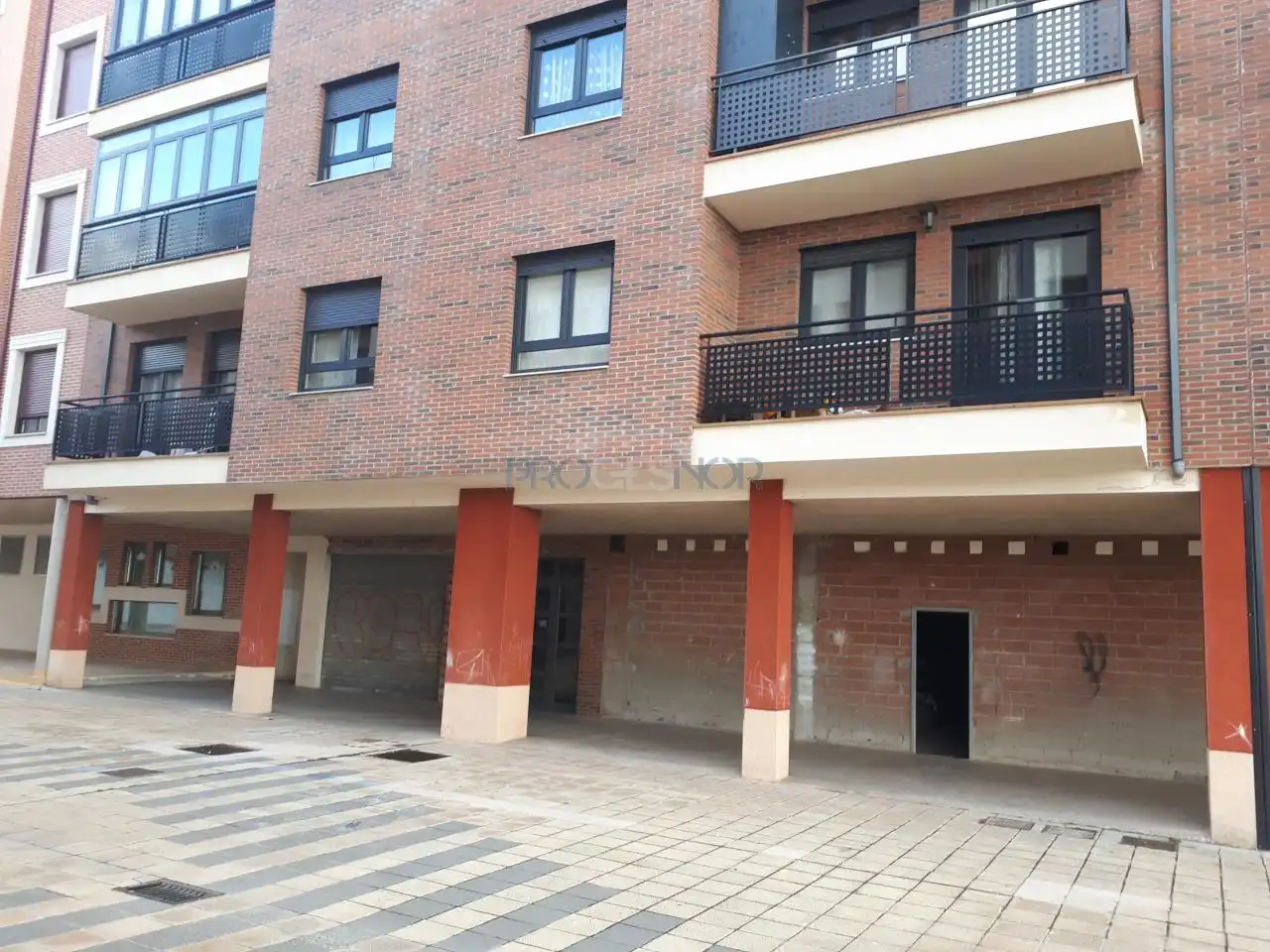 Local comercial en venda a Rosalia de castro