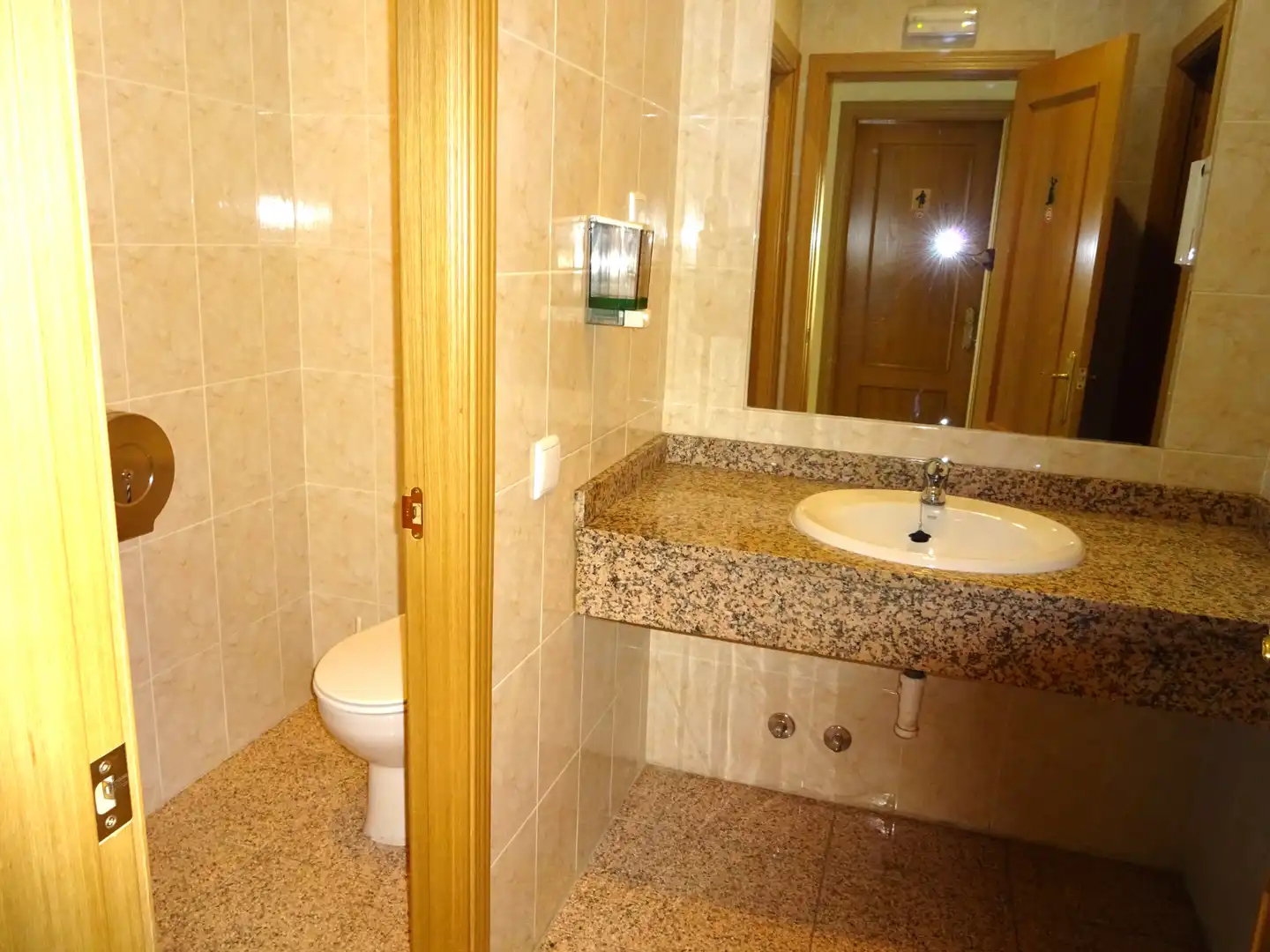 Bany de Oficina de lloguer en Alcalá de Henares amb Aire condicionat i Terrassa
