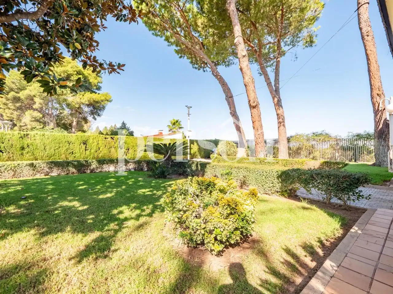 Jardí de Casa o xalet en venda en Chiva amb Aire condicionat, Calefacció i Jardí privat