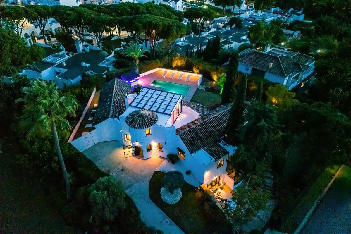 Vista exterior de Casa o chalet en venta en Marbella con Piscina