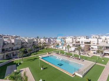 Pis amb piscina en venda a El Raso