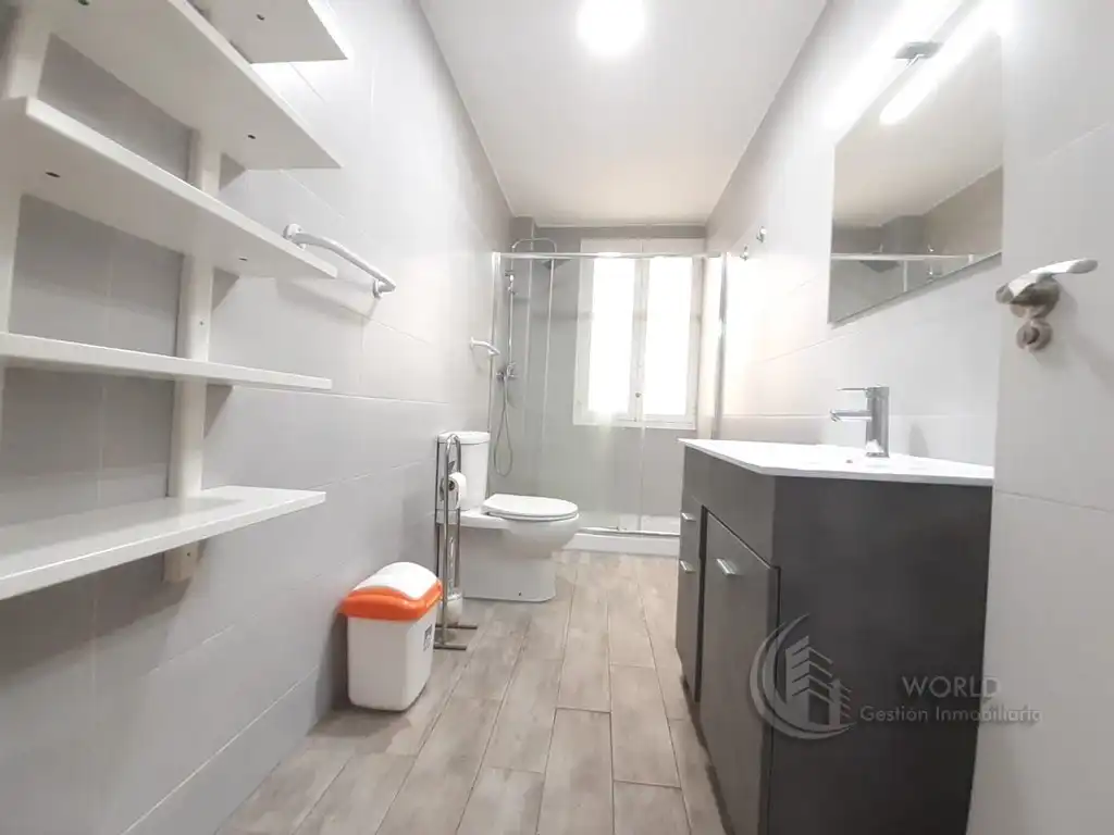 Baño de Piso de alquiler en Madrid con Calefacción, Amueblado y Horno