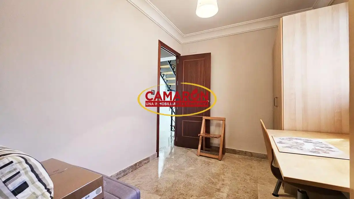 Habitación de Casa adosada en venta en La Puebla del Río con Trastero y Amueblado