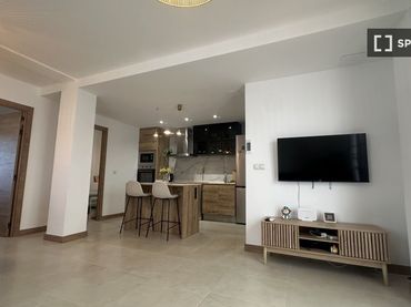 Flat with balcony to rent in Ayuntamiento - El Salvador