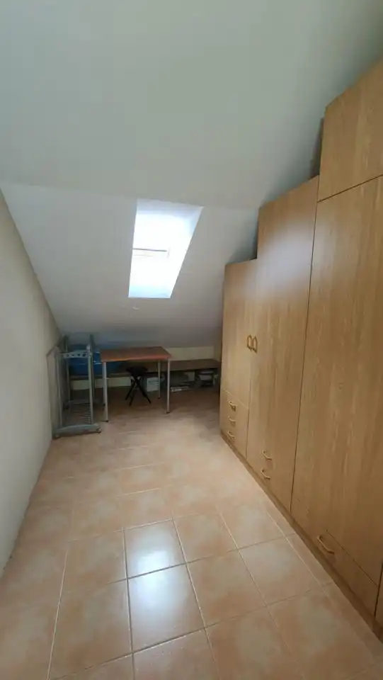 Habitación de Piso de alquiler en Santiago de Compostela  con Calefacción, Trastero y Amueblado
