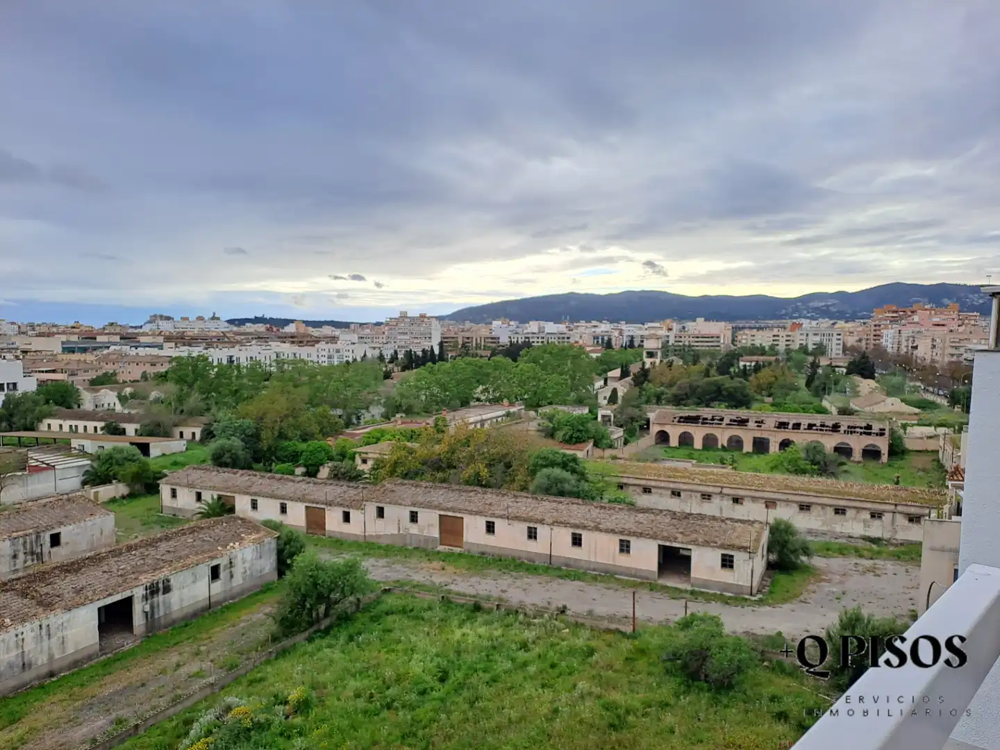 Vista exterior de Pis en venda en  Palma de Mallorca amb Parquet, Balcó i Alarma