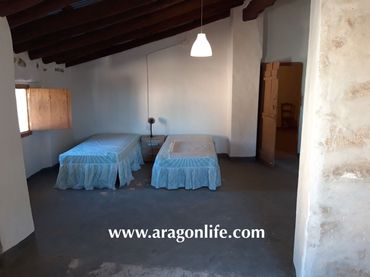 Casa con balcón en venta en Fabara