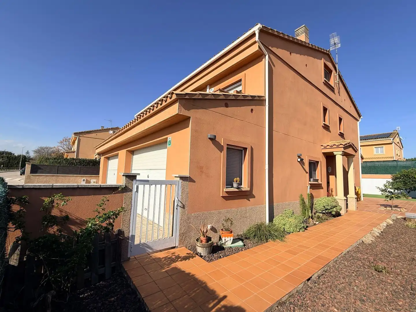Exterior view of Houses for sale in El Far d'Empordà  with Air Conditioner, Heating and Private garden