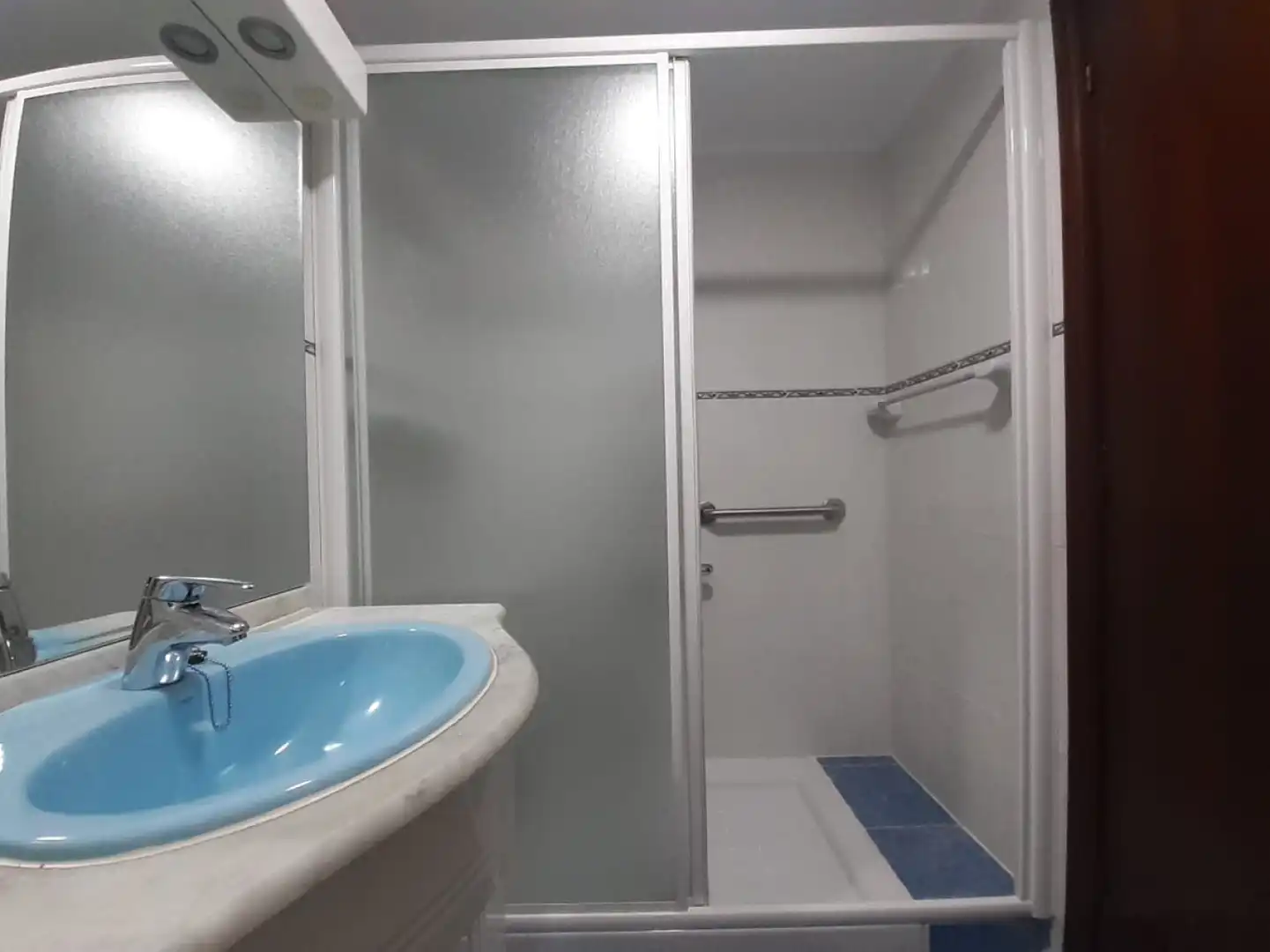 Bathroom of Flat for rent in Oviedo   with Heating, Parquet flooring and Terrace