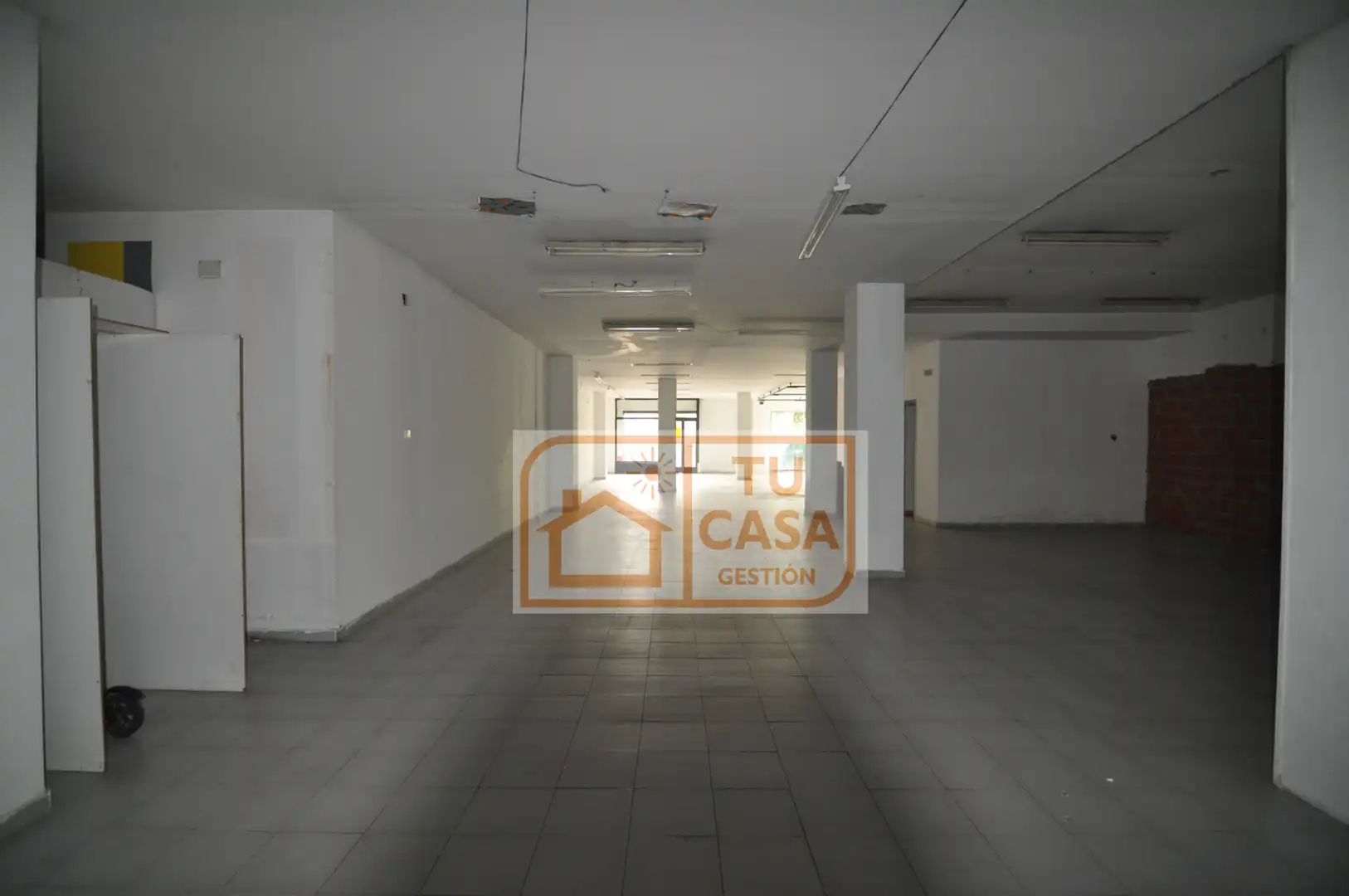 Local comercial en alquiler en Avenida de Hernán Cortés, imagen 4
