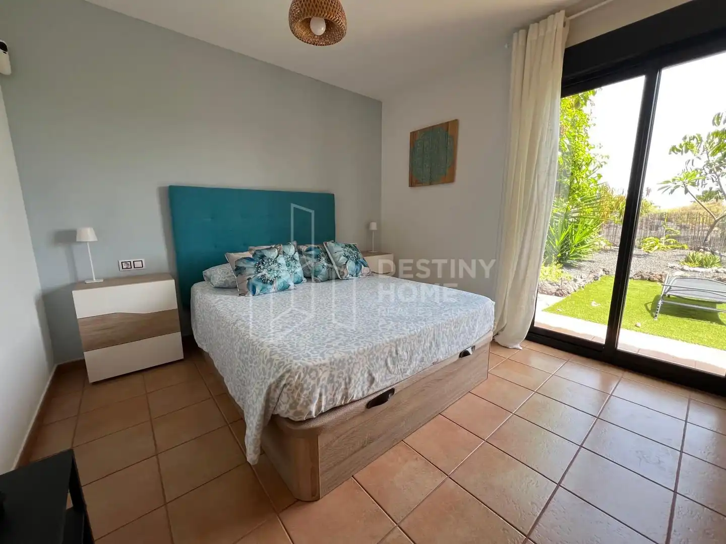 Dormitori de Casa adosada en venda en La Oliva amb Jardí privat, Terrassa i Moblat