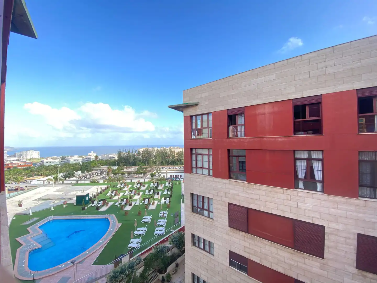 Vista exterior de Pis de lloguer en Las Palmas de Gran Canaria amb Moblat i Piscina comunitària