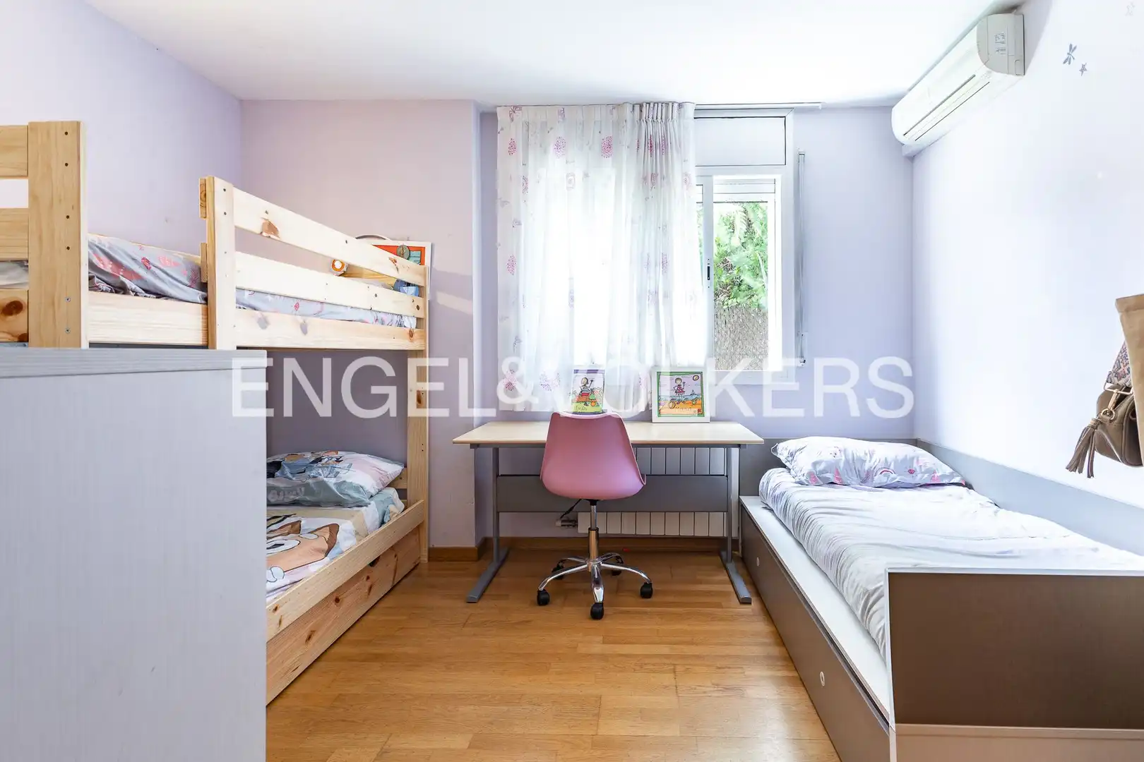 Bedroom of Apartments for sale in El Masnou  with Air Conditioner, Heating and Parquet flooring
