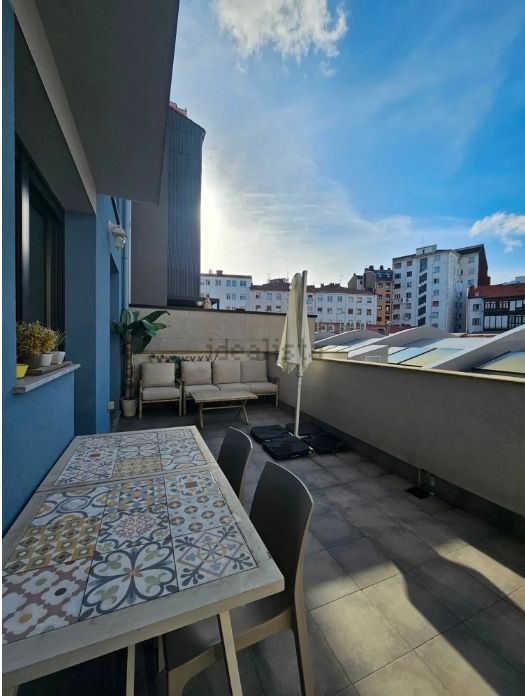 Terrassa de Pis en venda en Oviedo  amb Calefacció, Parquet i Terrassa