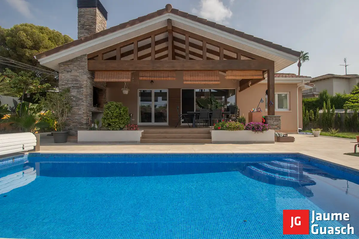 Piscina de Casa o chalet en venta en El Vendrell con Aire acondicionado, Calefacción y Jardín privado
