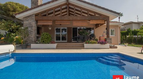 Chalet  con piscina  a 5 min. de la playa