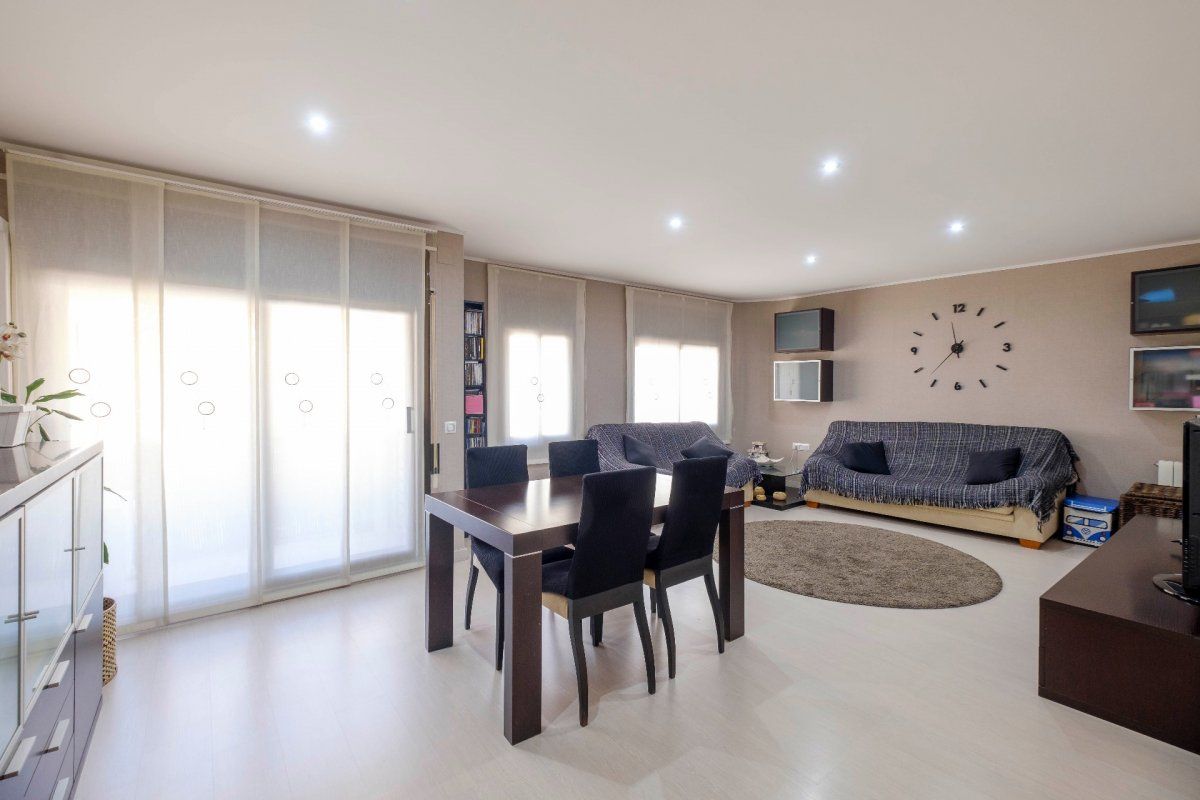 Sala de estar de Piso en venta en Viladecans con Aire acondicionado, Calefacción y Parquet