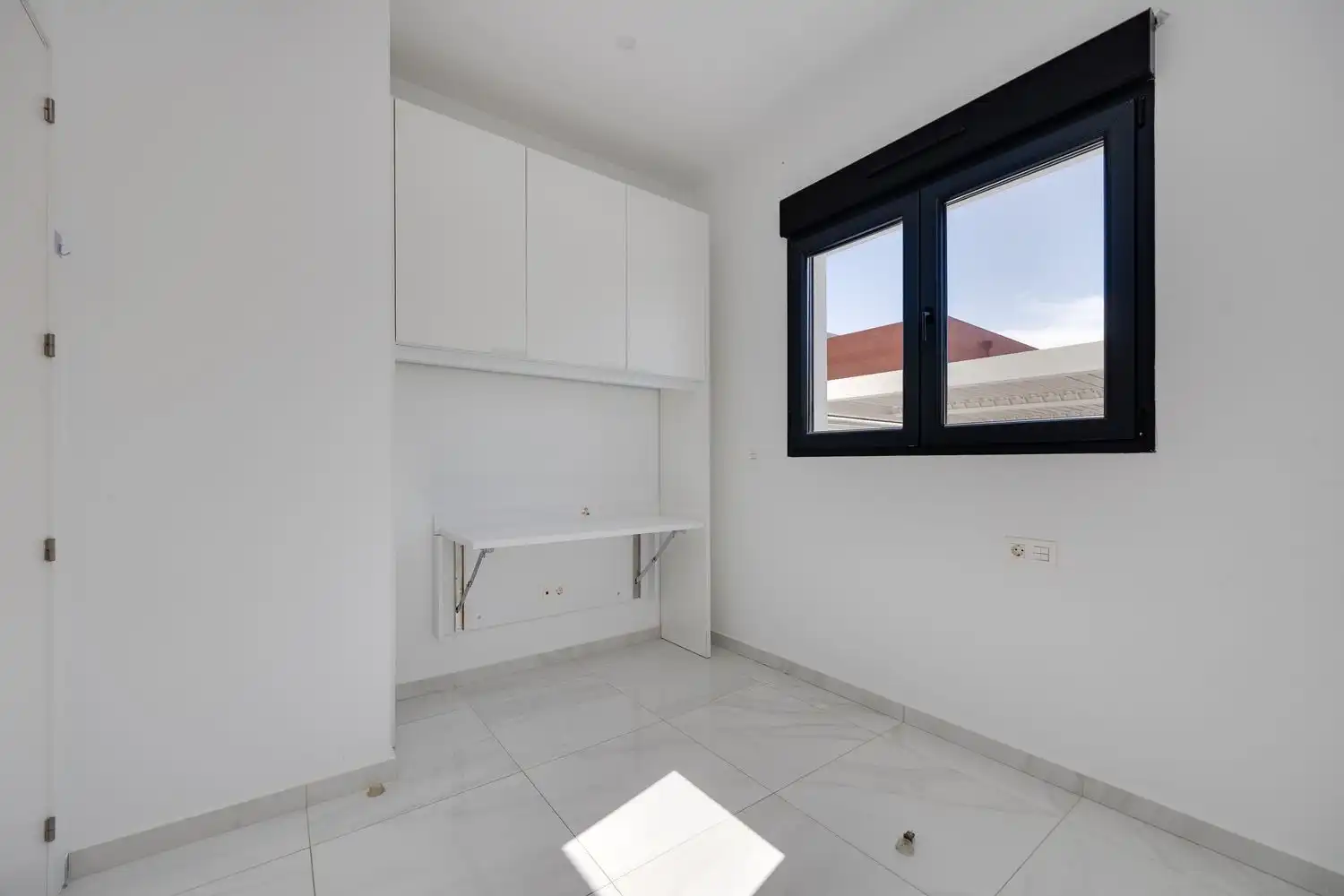 Reihenhaus mit Pool zum Verkauf in Calle Carmen Laforet 58, imagen 4