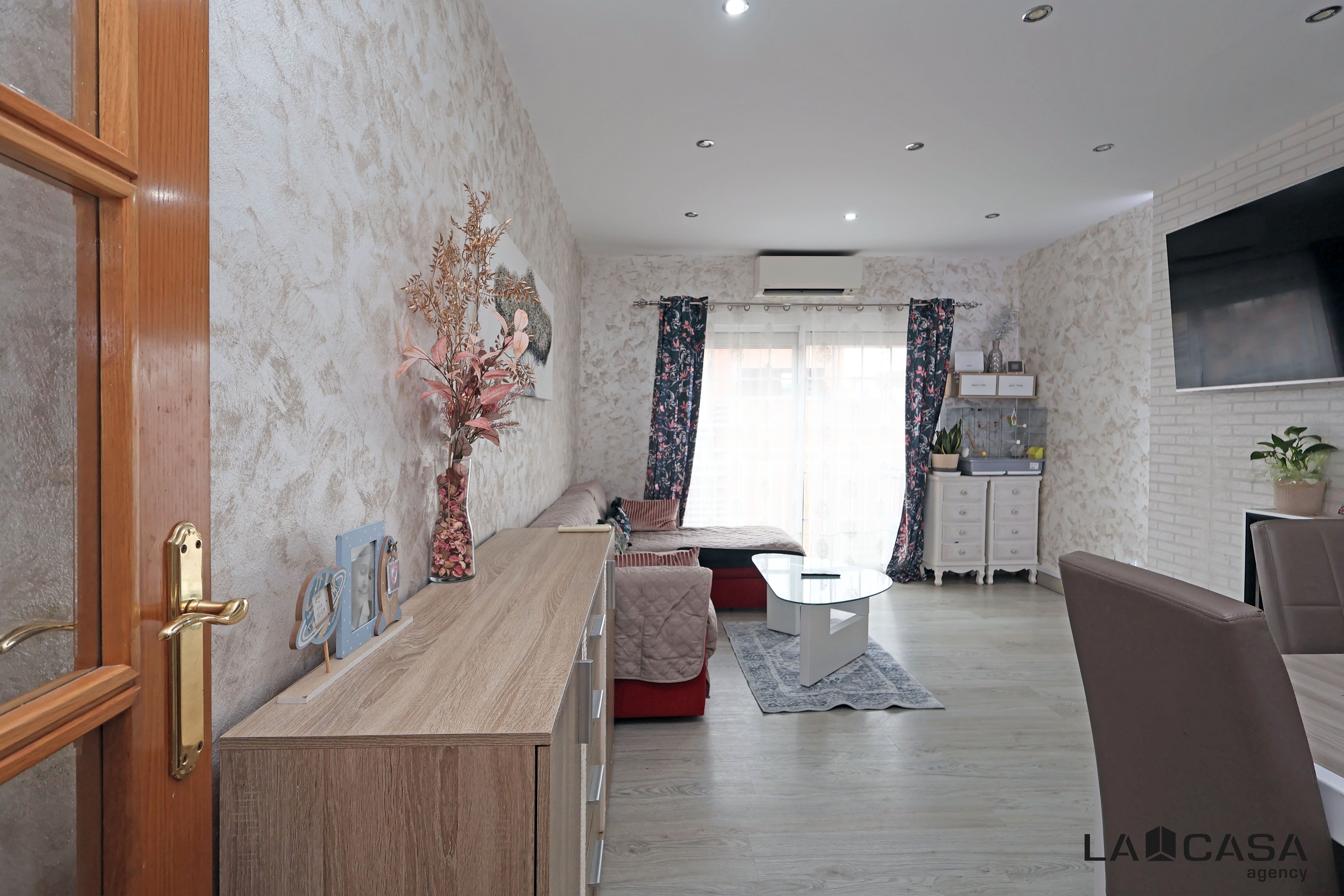 Living room of Flat for sale in L'Hospitalet de Llobregat  with Terrace