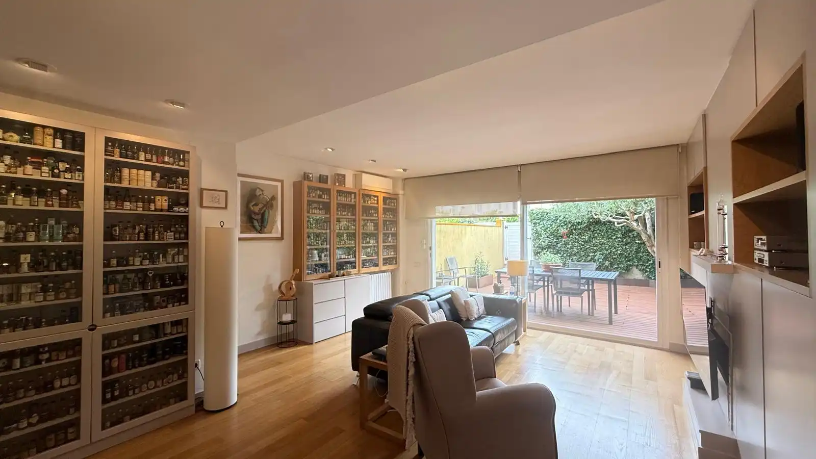 Sala de estar de Casa adosada en venta en Palafrugell con Aire acondicionado, Calefacción y Jardín privado