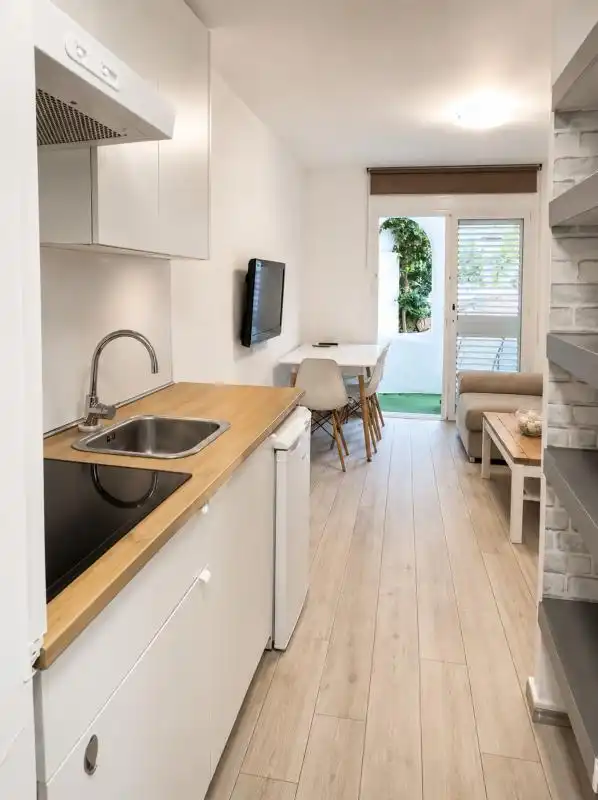 Küche von Erdgeschoss zum Verkauf in Santa Eulària des Riu mit Klimaanlage, Heizung und Privatgarten