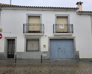 Vista exterior de Casa o xalet en venda en Villanueva del Duque amb Moblat