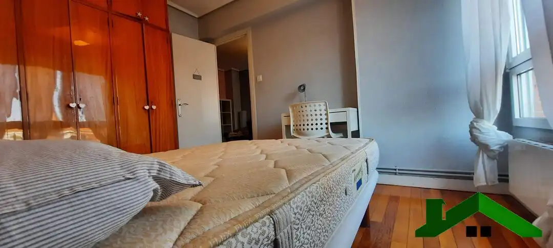 Bedroom of Flat for rent in Bilbao   with Heating and Balcony