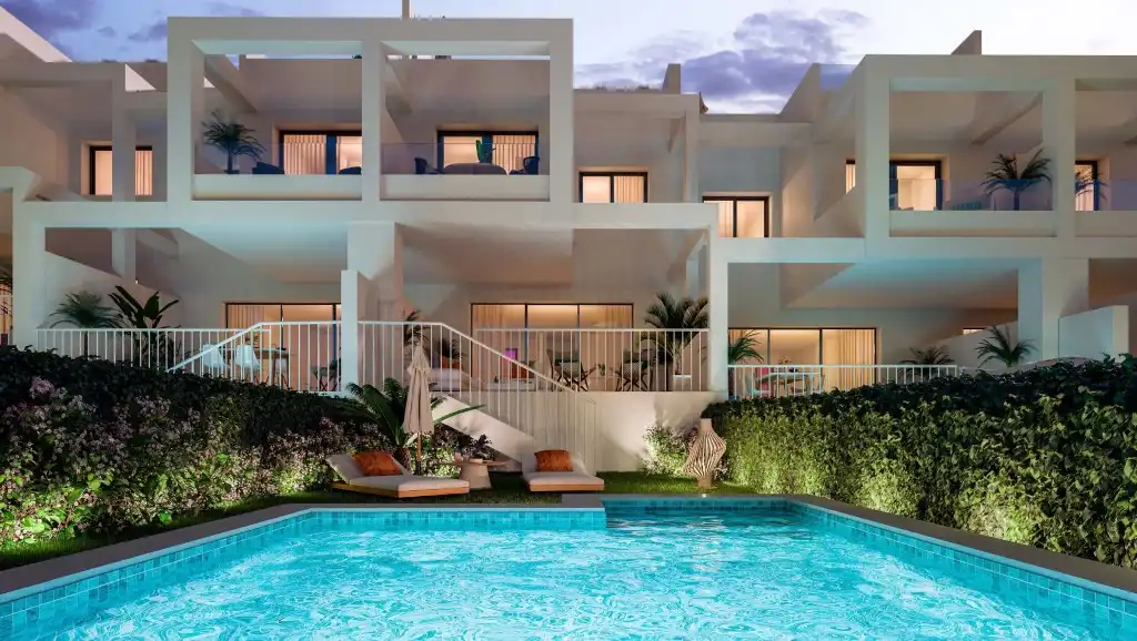 Habitatge amb piscina en venda a Manilva Pueblo