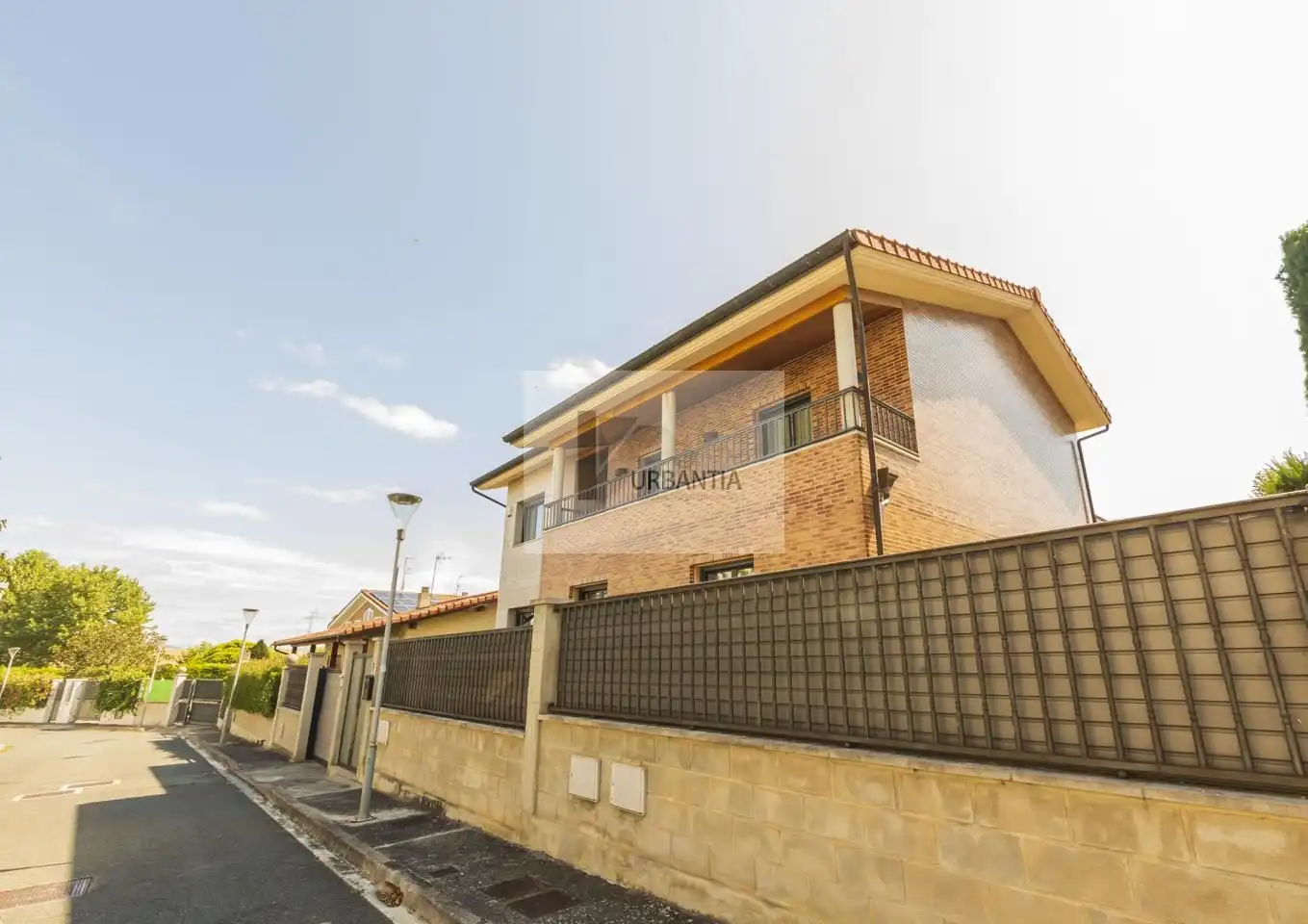Vista exterior de Casa o chalet en venta en Cizur con Calefacción, Jardín privado y Parquet