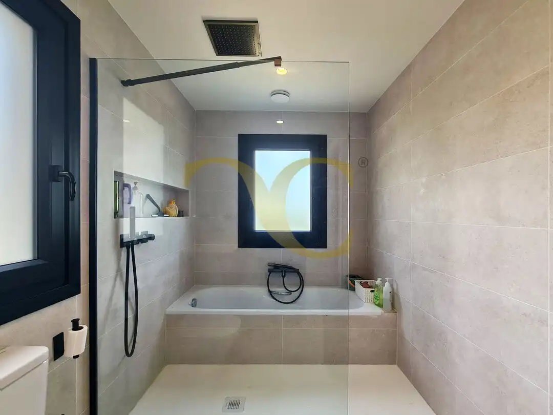 Bathroom of Houses for sale in Oviedo   with Air Conditioner, Heating and Private garden