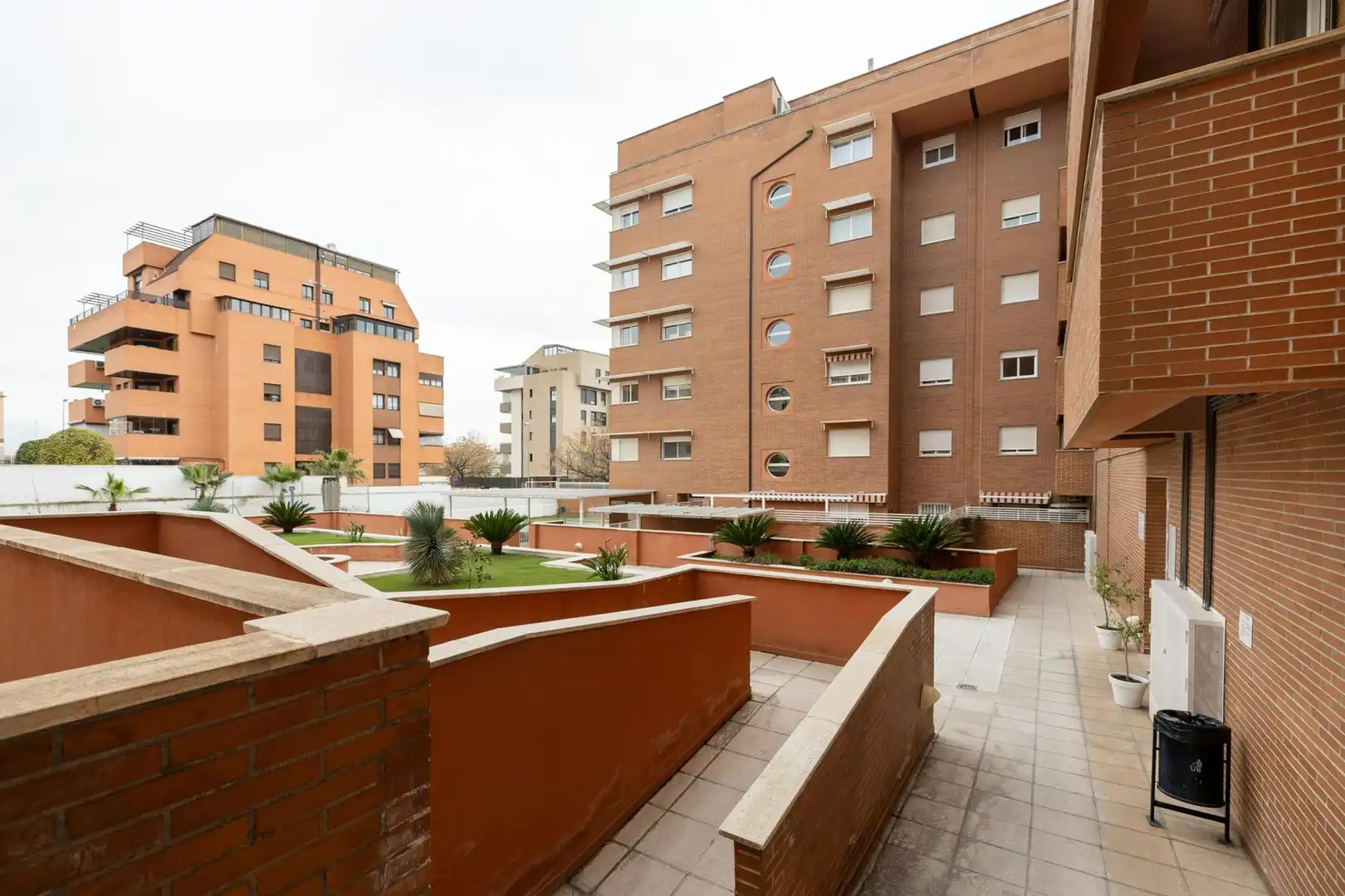 Vista exterior de Pis en venda en Granada amb Aire condicionat i Piscina comunitària