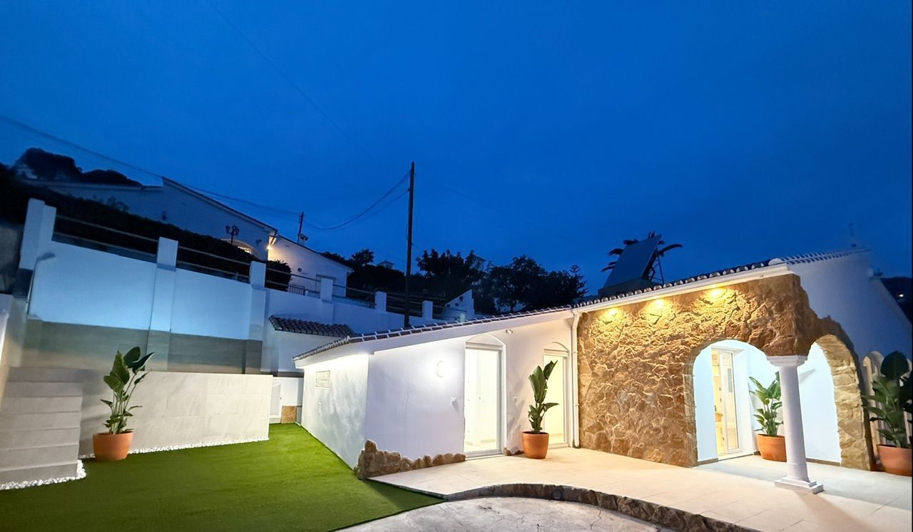 Vista exterior de Casa o chalet en venta en Nerja con Aire acondicionado, Calefacción y Jardín privado
