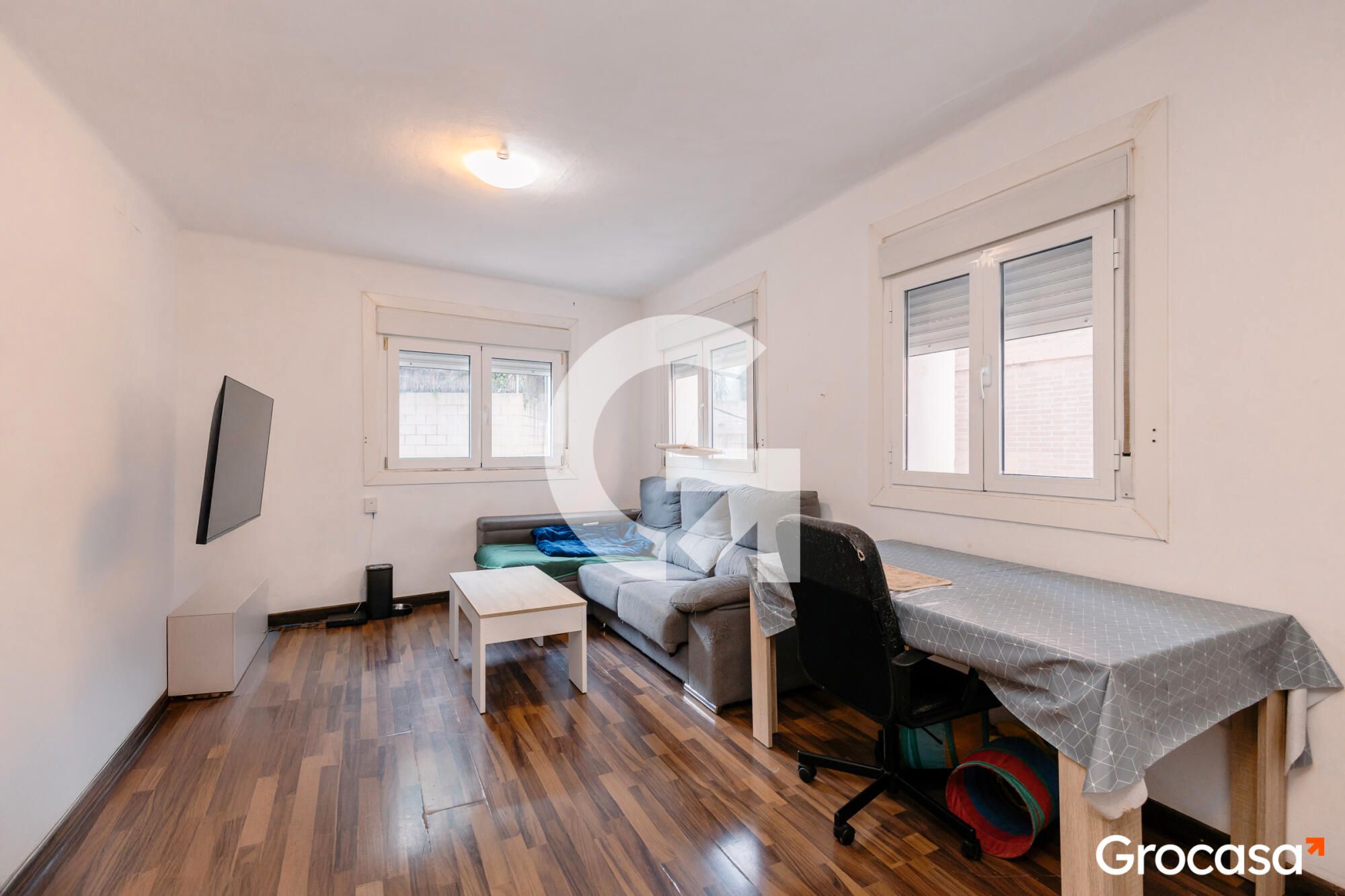 Living room of Flat for sale in Vallirana  with Storage room, Oven and TV