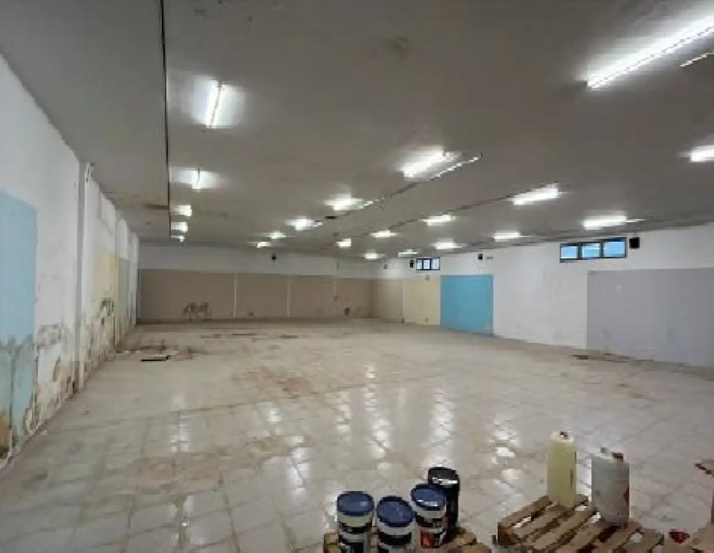 Fabrikhallen zur Miete in Masllorenç