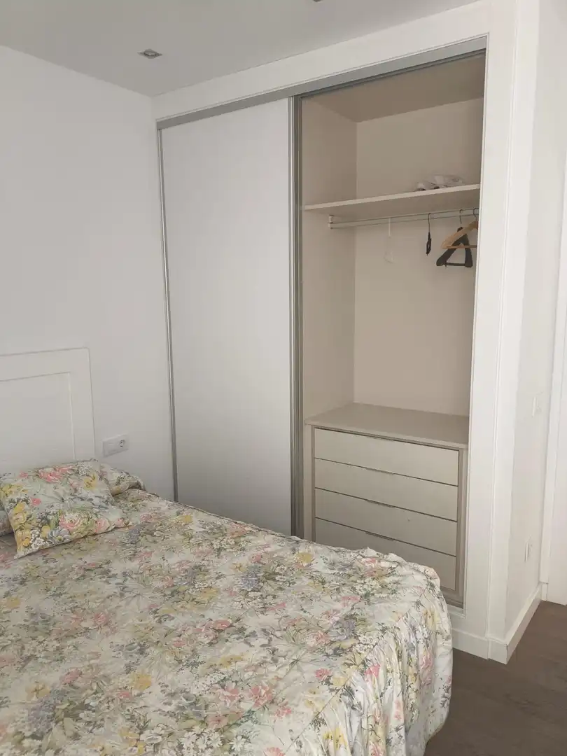 Dormitori de Àtic de lloguer en Valencia amb Aire condicionat, Terrassa i Traster