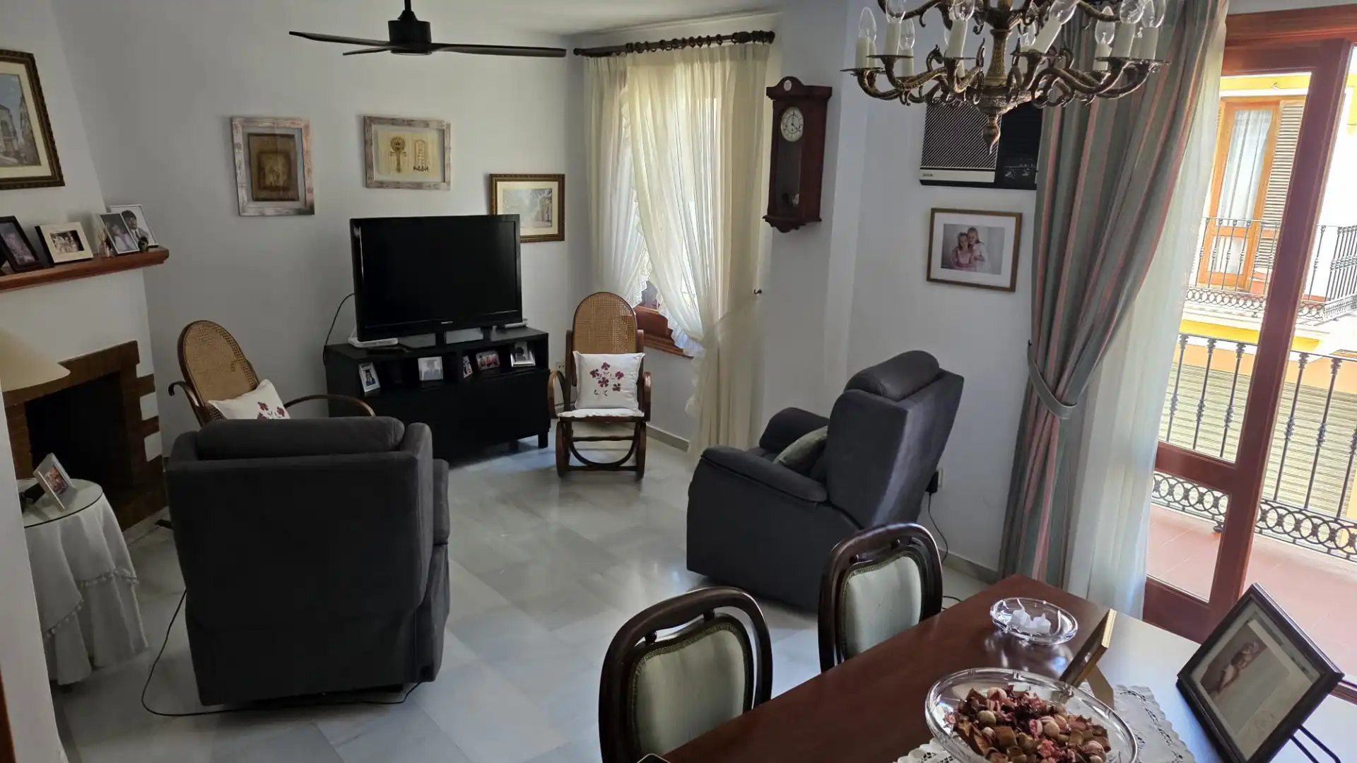 Sala d'estar de Casa o xalet en venda en Vélez-Málaga amb Aire condicionat, Terrassa i Moblat