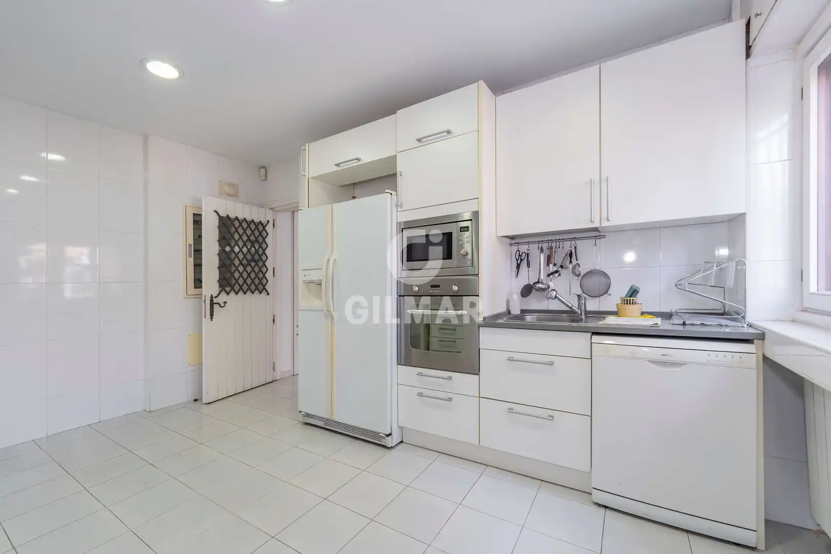 Cocina de Casa o chalet en venta en Pozuelo de Alarcón con Calefacción, Jardín privado y Piscina