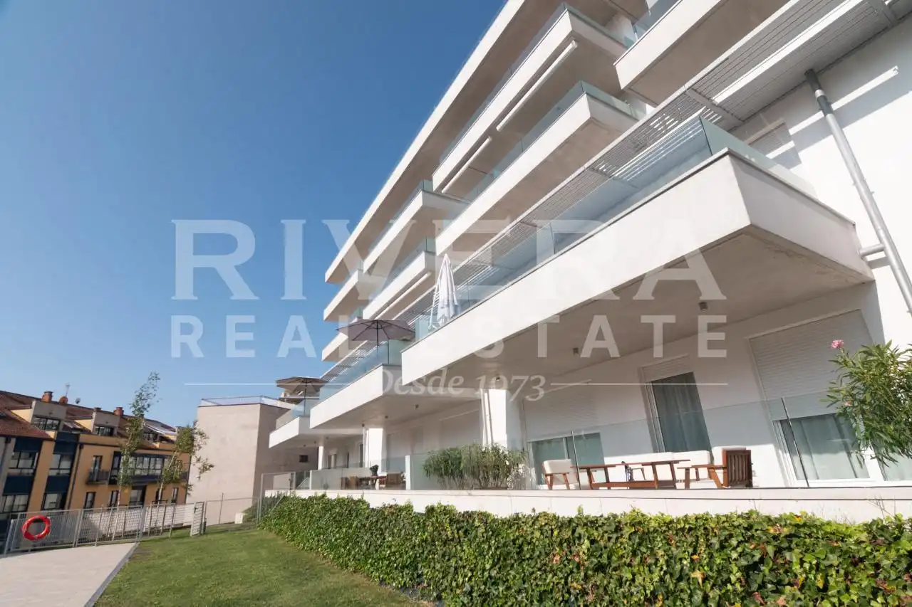 Vista exterior de Pis en venda en Sanxenxo amb Calefacció, Terrassa i Traster