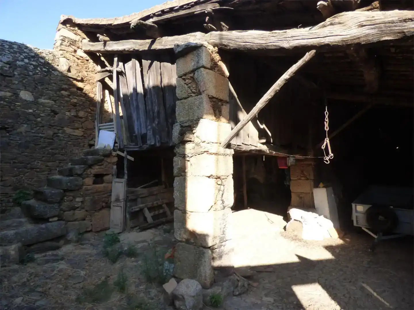 Vista exterior de Local en venta en Cilleros