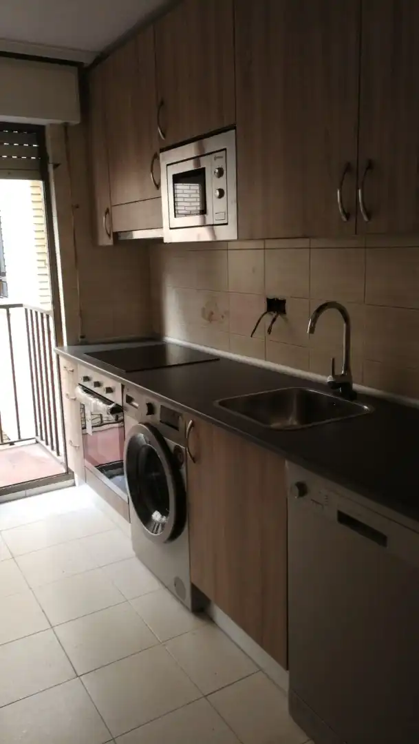 Cuina de Pis de lloguer en Salamanca amb Calefacció, Parquet i Moblat