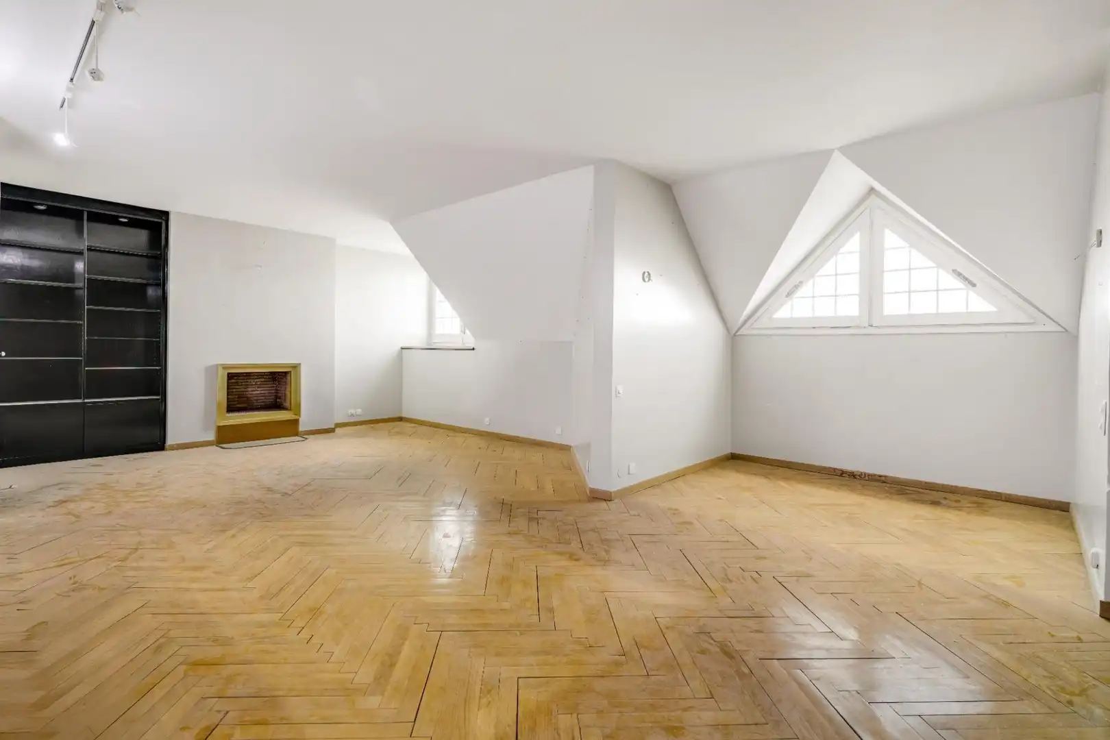 Maisonette zum Verkauf in Barcelona mit Klimaanlage, Parkett und Terrasse