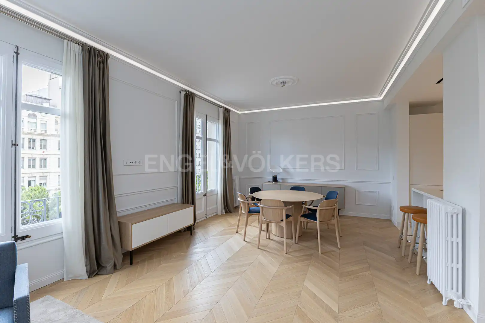 Dining room of Flat for rent in Barcelona  with Air Conditioner, Heating and Parquet flooring
