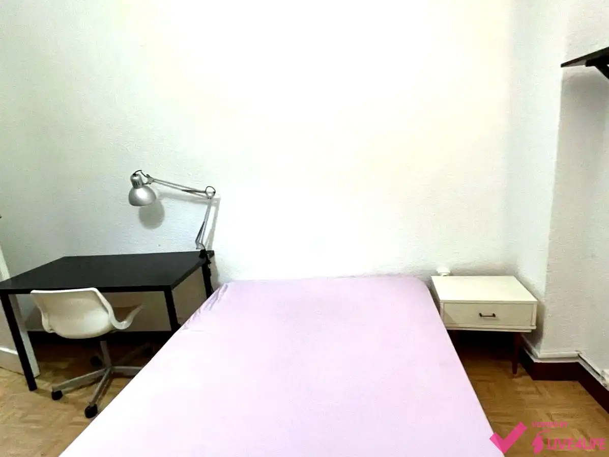 Habitación de Piso de alquiler en Valencia con Jardín privado y Amueblado