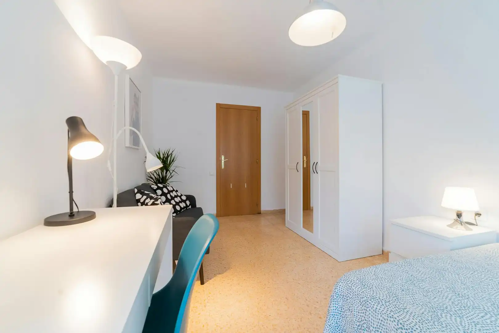 Bedroom of Flat for share in Valencia  with Furnished, Washing machine and TV