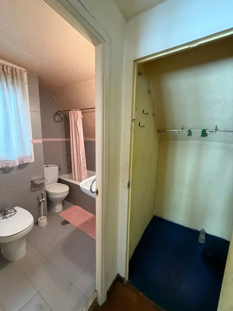 Bathroom of Flat for sale in Oviedo   with Heating and Storage room