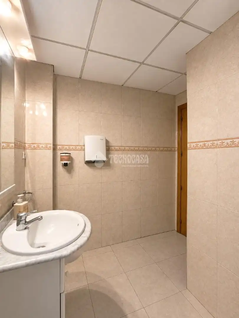 Baño de Piso en venta en Alcalá de Henares con Aire acondicionado, Calefacción y Terraza