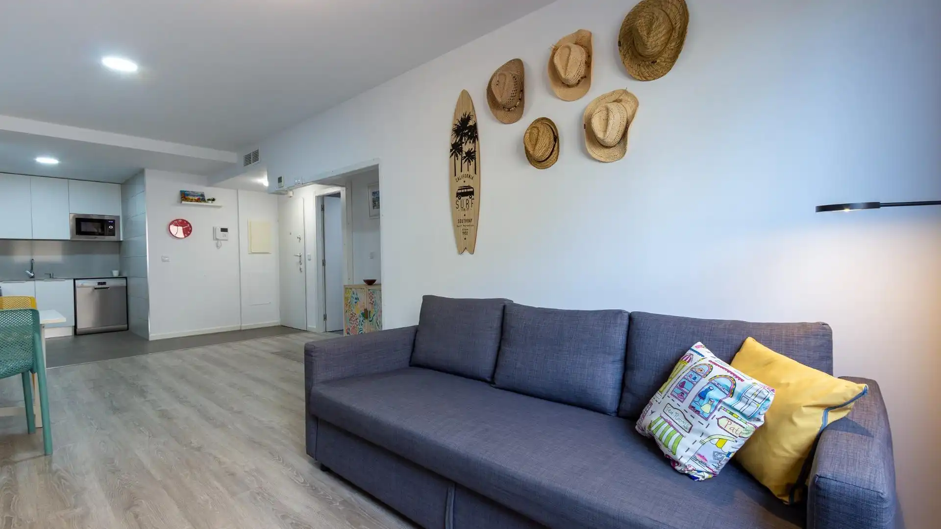 Sala de estar de Apartamento de alquiler en El Campello con Aire acondicionado, Jardín privado y Amueblado