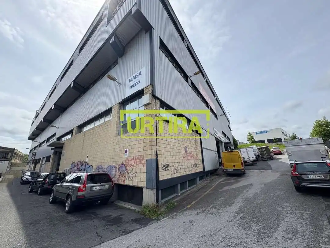 Außenansicht von Fabrikhallen zum Verkauf in Irun 