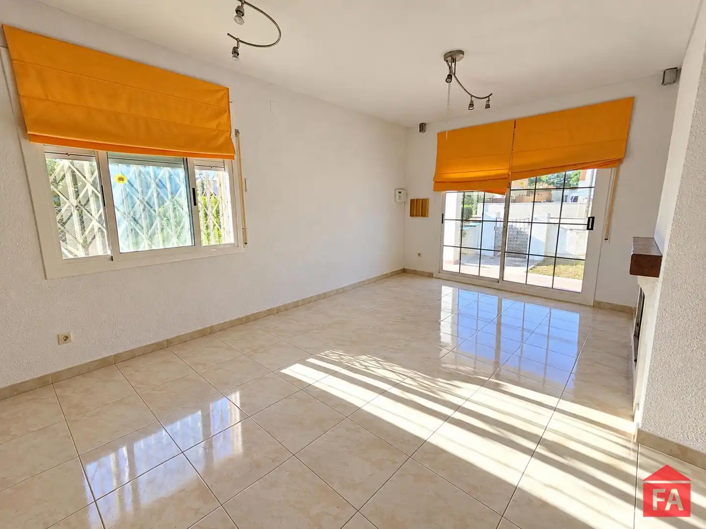 Living room of Detached homes for sale in Albinyana  with Terrace, Balcony and Alarm